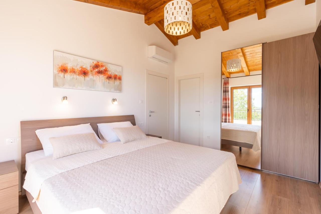 Villa Atop The Village With Stunning View Vizinada Ngoại thất bức ảnh
